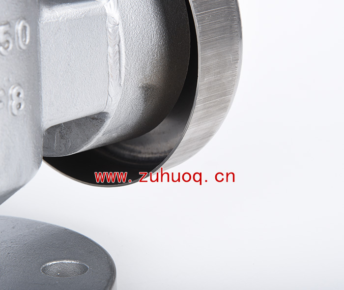 �������y